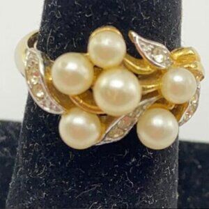 VINTAGE 1971 Avon Gold Tone, Rhinestone and Faux Pearls Cluster Ring, Size 7